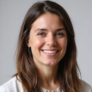 Ritratto professionale della Dottoressa Sofia Giordano, nutrizionista.